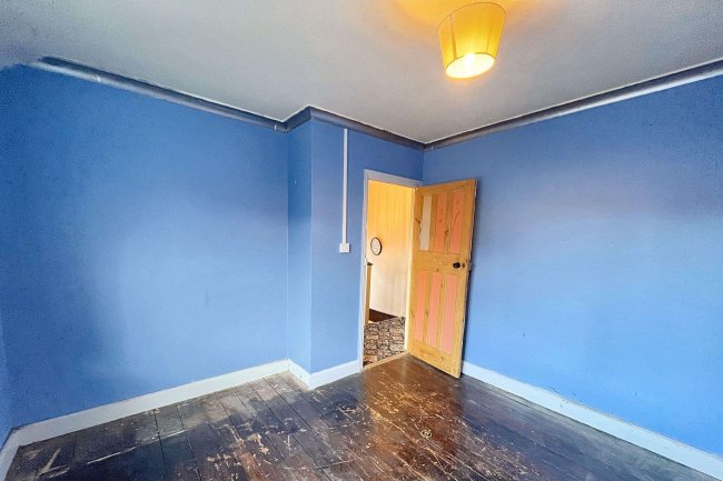 9 Chase Road, Epsom, Surrey KT19 8TL 9