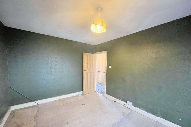 9 Chase Road, Epsom, Surrey KT19 8TL 9