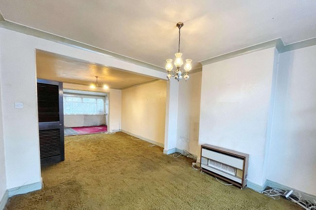 9 Chase Road, Epsom, Surrey KT19 8TL 9