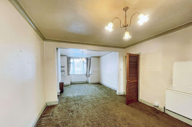 9 Chase Road, Epsom, Surrey KT19 8TL 9