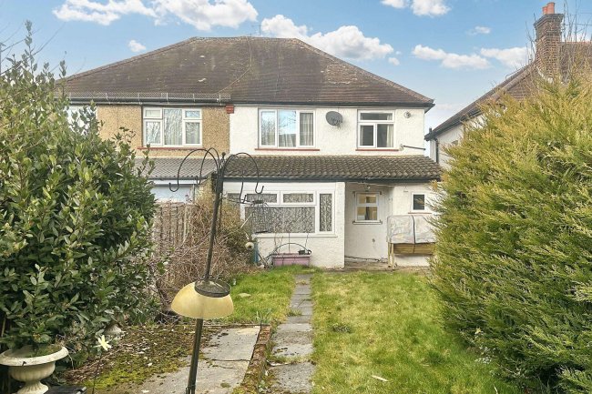 9 Chase Road, Epsom, Surrey KT19 8TL 9