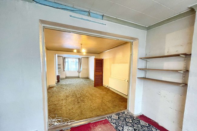 9 Chase Road, Epsom, Surrey KT19 8TL 9