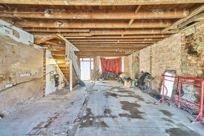 90 North Acton Road, Park Royal, London NW10 7AY 6