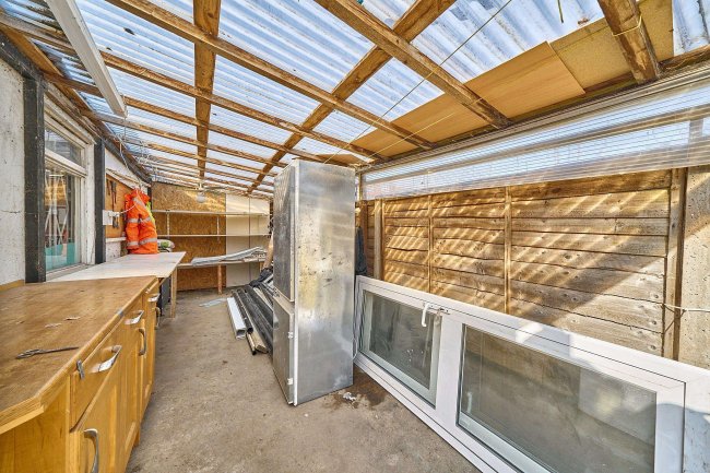 90 North Acton Road, Park Royal, London NW10 7AY 6