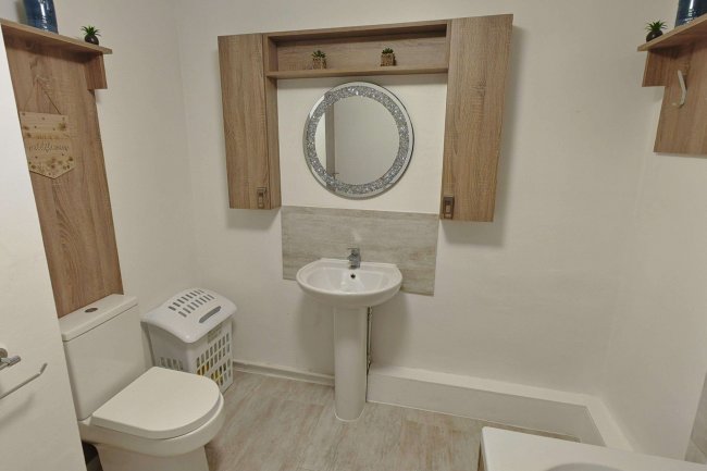 Flat 2, 40 Devonshire Place, Prenton, Cheshire CH43 1TU 5