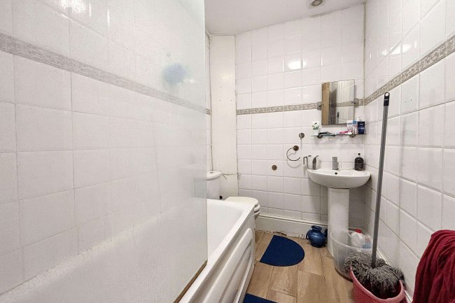 House to the rear of 630 Holloway Road, Holloway , London, N19 3NU 1