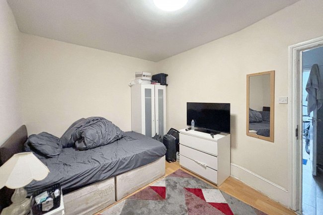 House to the rear of 630 Holloway Road, Holloway , London, N19 3NU 1