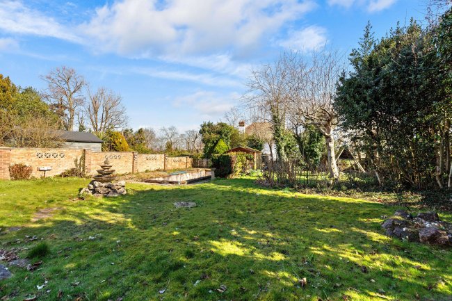 27 Banstead Road South, Sutton, Surrey, SM2 5LF 7