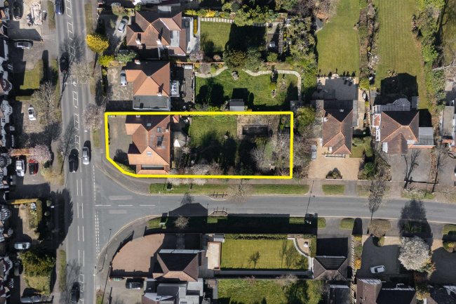 27 Banstead Road South, Sutton, Surrey, SM2 5LF 7