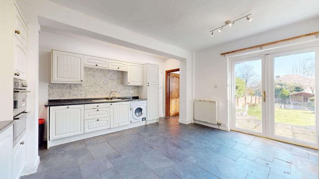 27 Banstead Road South, Sutton, Surrey, SM2 5LF 7