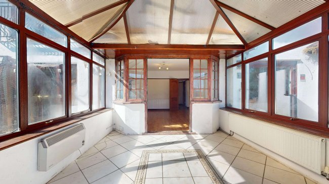 27 Banstead Road South, Sutton, Surrey, SM2 5LF 7