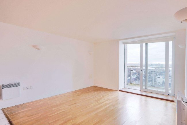 Flat 415 Becket House, New Road, Brentwood, Essex CM14 4GA 5