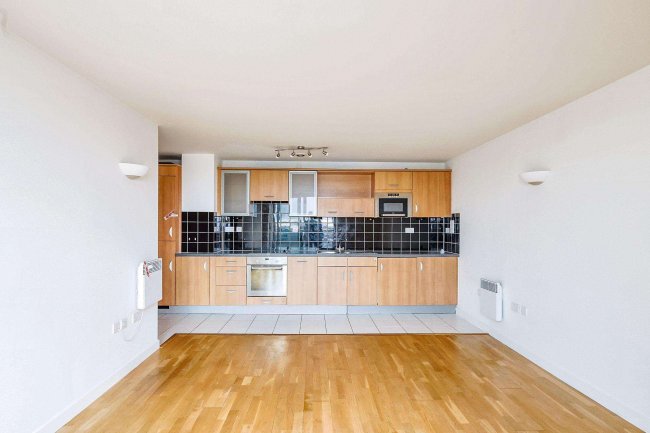 Flat 415 Becket House, New Road, Brentwood, Essex CM14 4GA 5