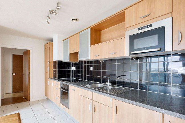 Flat 415 Becket House, New Road, Brentwood, Essex CM14 4GA 5
