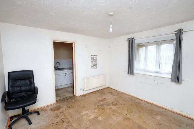 69 Alliance Close, Wembley, HA0 2NQ 10