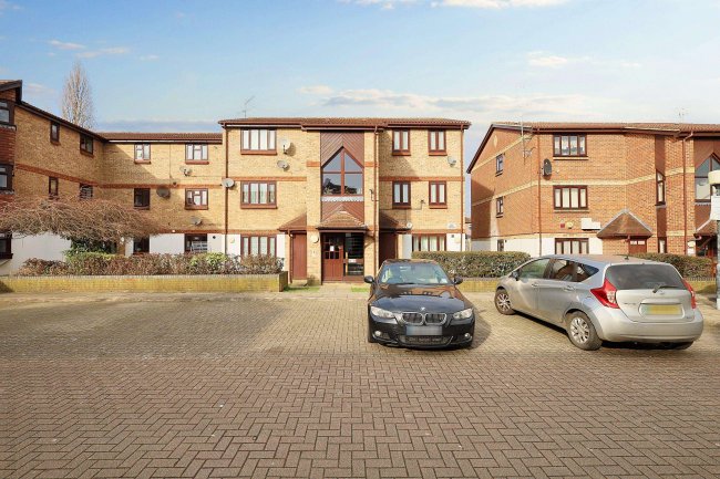 69 Alliance Close, Wembley, HA0 2NQ 10