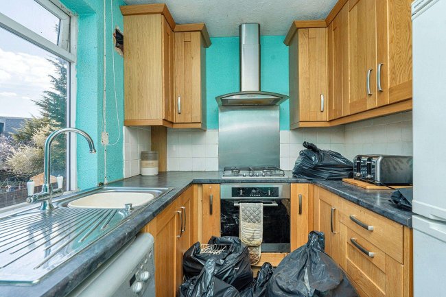 12 Surrey Avenue, Camberley, Surrey, GU15 3DX 8