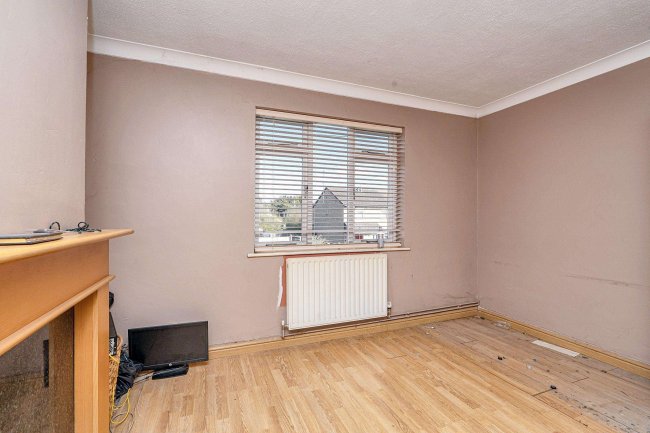 12 Surrey Avenue, Camberley, Surrey, GU15 3DX 8