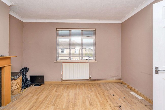 12 Surrey Avenue, Camberley, Surrey, GU15 3DX 8