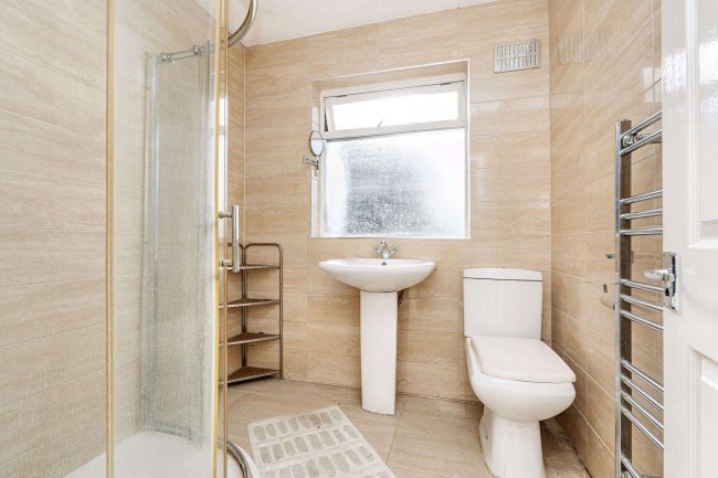 12 Surrey Avenue, Camberley, Surrey, GU15 3DX 8