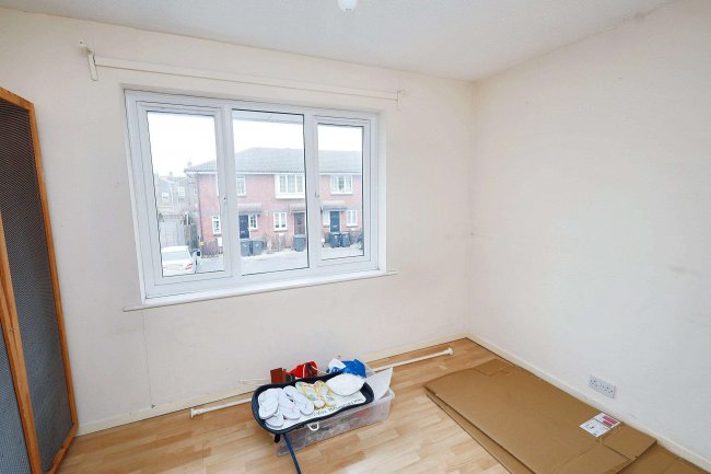 9 Rolvenden Place, Tottenham, N17 0JF 1