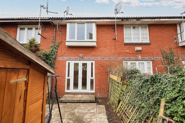 9 Rolvenden Place, Tottenham, N17 0JF 1