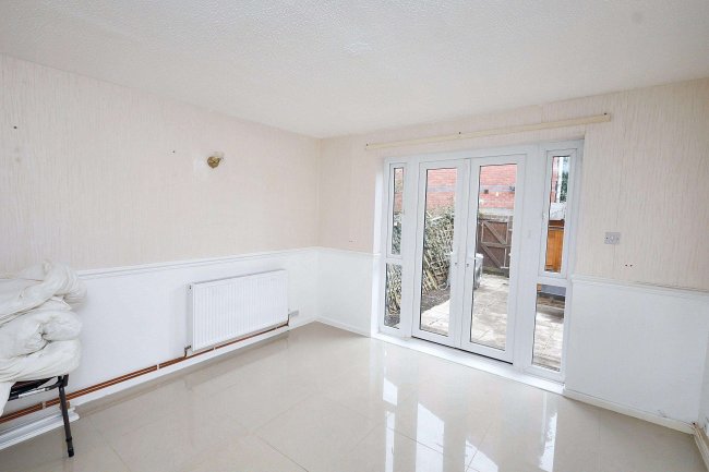 9 Rolvenden Place, Tottenham, N17 0JF 1