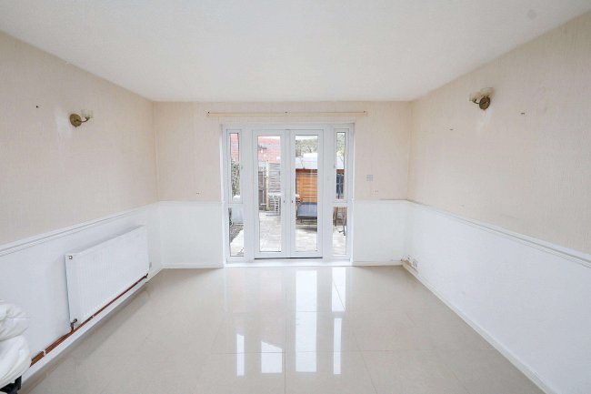 9 Rolvenden Place, Tottenham, N17 0JF 1