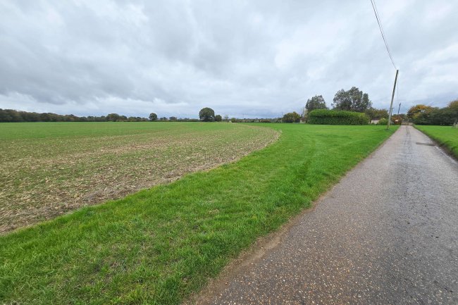 Land at Garnett’s Farm, Great Dunmow CM6 1NE 7