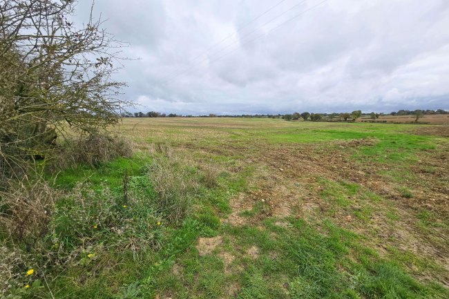 Land at Garnett’s Farm, Great Dunmow CM6 1NE 7