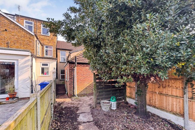 58 New Road, The Causeway, Staines, TW18 3DA 2