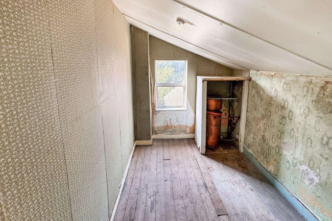 58 New Road, The Causeway, Staines, TW18 3DA 2