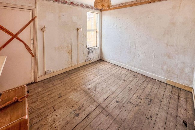 58 New Road, The Causeway, Staines, TW18 3DA 2