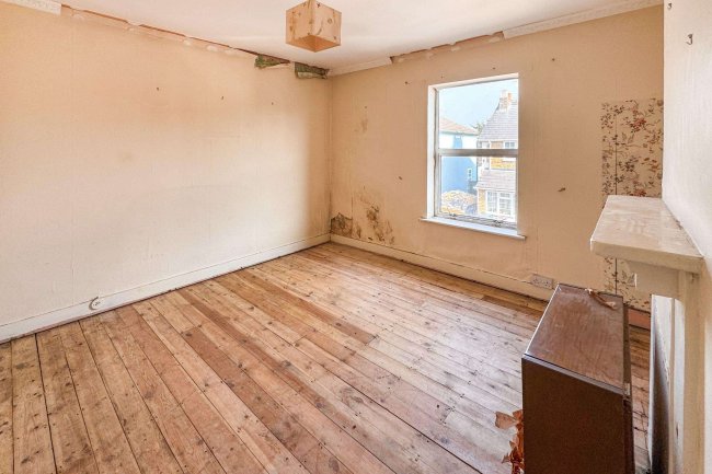 58 New Road, The Causeway, Staines, TW18 3DA 2