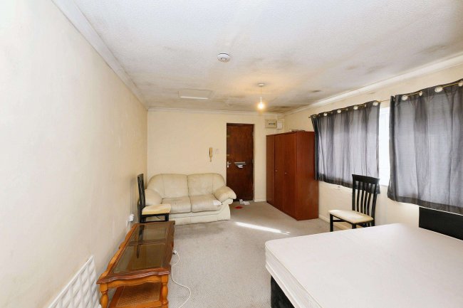 27 Alpine Terrace, Stockwood Crescent, Luton, Bedfordshire LU1 3SS 6