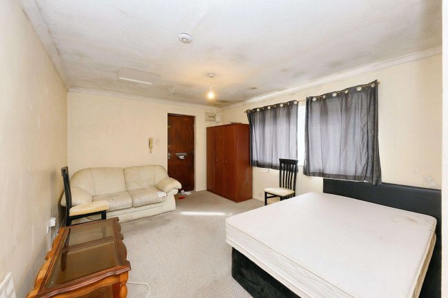 27 Alpine Terrace, Stockwood Crescent, Luton, Bedfordshire LU1 3SS 6