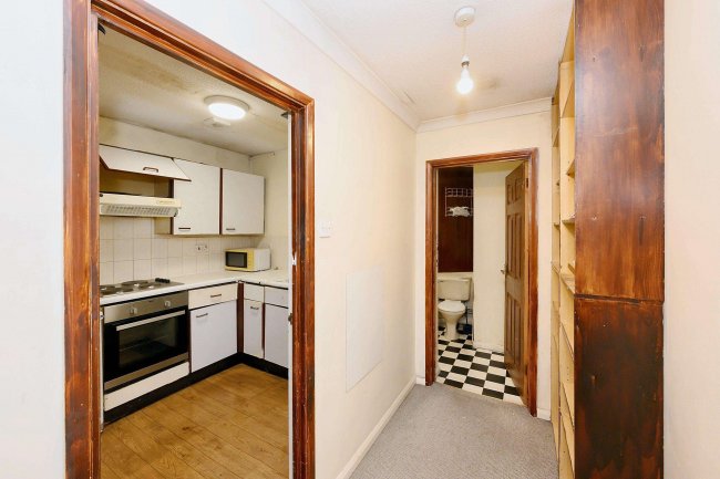 27 Alpine Terrace, Stockwood Crescent, Luton, Bedfordshire LU1 3SS 6