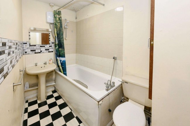 27 Alpine Terrace, Stockwood Crescent, Luton, Bedfordshire LU1 3SS 6