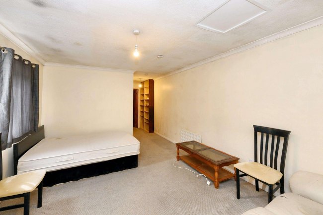 27 Alpine Terrace, Stockwood Crescent, Luton, Bedfordshire LU1 3SS 6