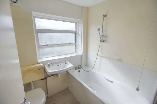 64 Ashgate Road, Eastbourne, East Sussex, BN23 7ES 6