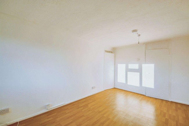 6 Canterbury House, Deal Close, Huntingdon, Cambridgeshire, PE29 7HY 3