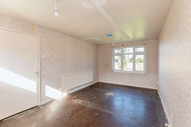 2 Stanton Road, Kempston, Bedfordshire, MK42 8QY 3