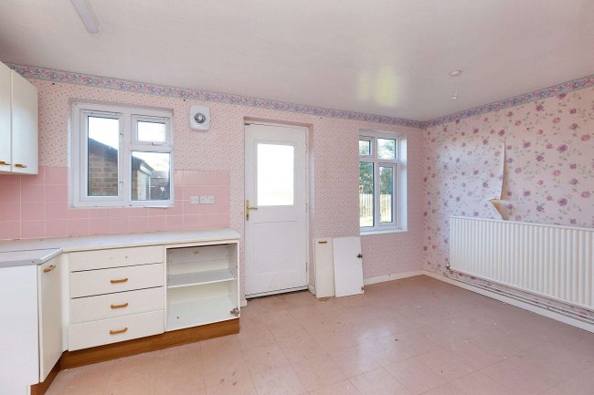 2 Stanton Road, Kempston, Bedfordshire, MK42 8QY 3