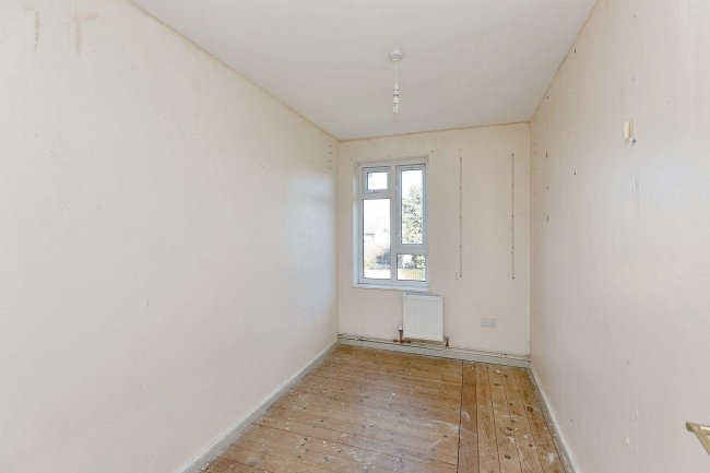 2 Stanton Road, Kempston, Bedfordshire, MK42 8QY 3