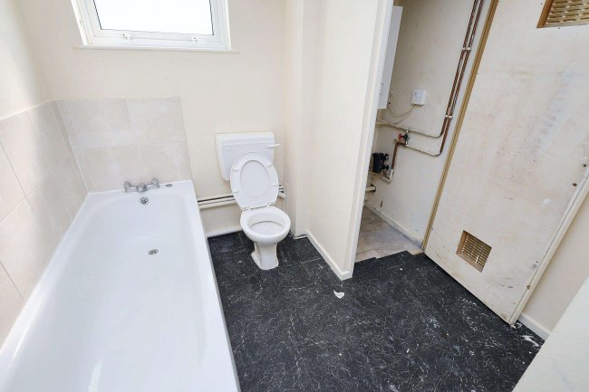 Flat 6 Waldegrave Park, Harpenden, Hertfordshire, AL5 5SF 6