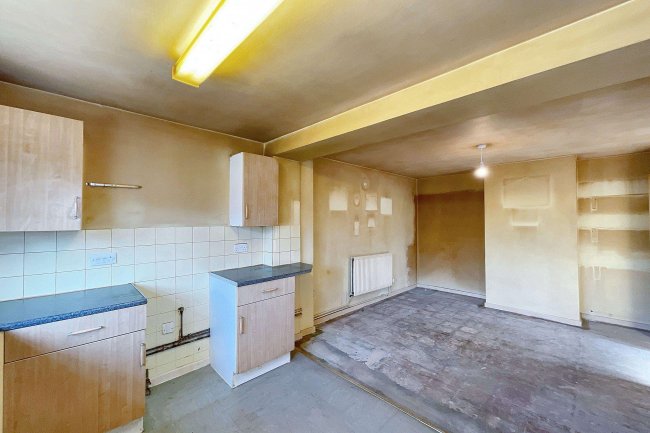 37 Kingston Close, Street, Somerset, BA16 0DD 6