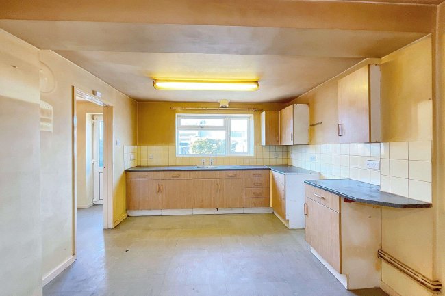 37 Kingston Close, Street, Somerset, BA16 0DD 6