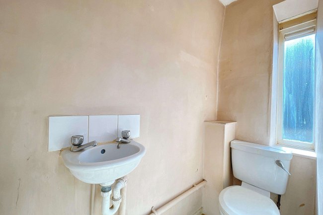 37 Kingston Close, Street, Somerset, BA16 0DD 6