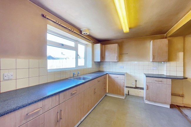 37 Kingston Close, Street, Somerset, BA16 0DD 6