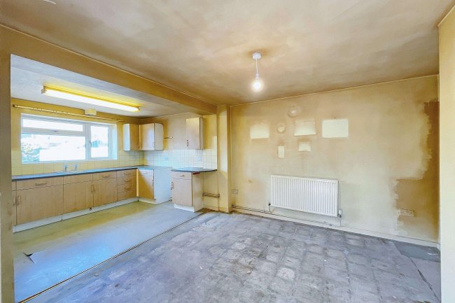 37 Kingston Close, Street, Somerset, BA16 0DD 6